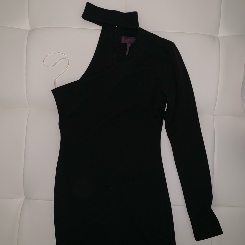 A black one shoulder dress